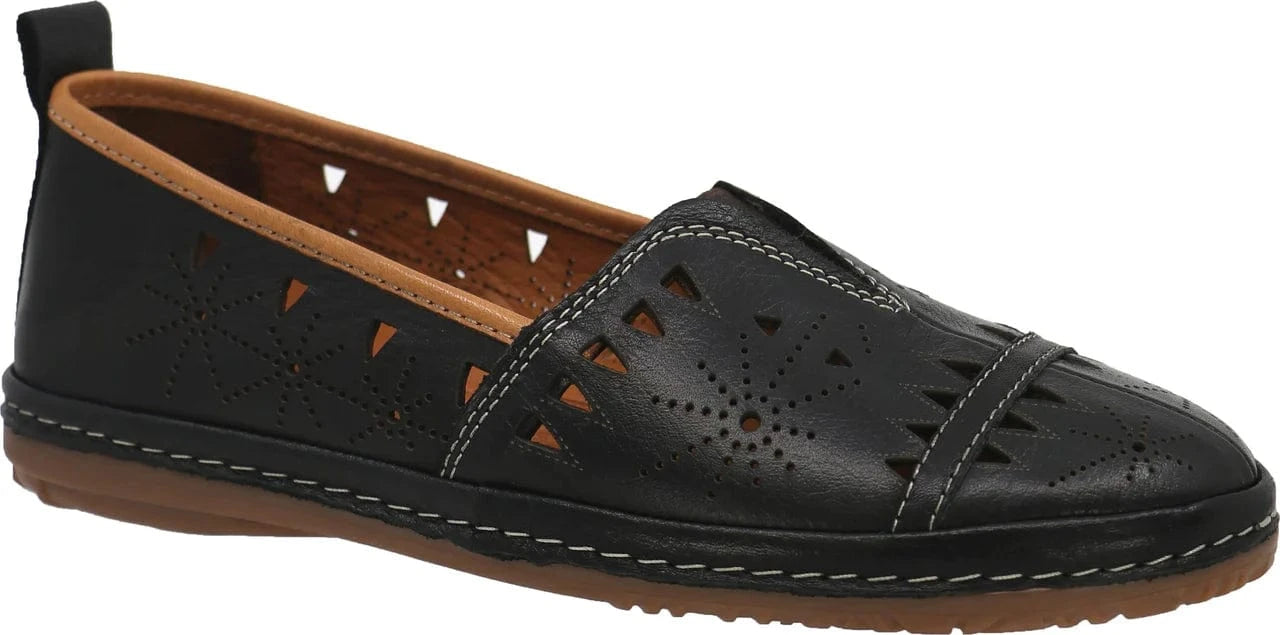 Everly Slip-Ons & Loafers Everly Women's Emily 01 Slip Ons- Black