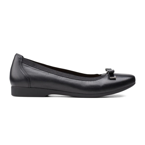 Clarks Shoe 5 / W / Black Clarks Womens Un Darcey Bow Flats - Black Leather