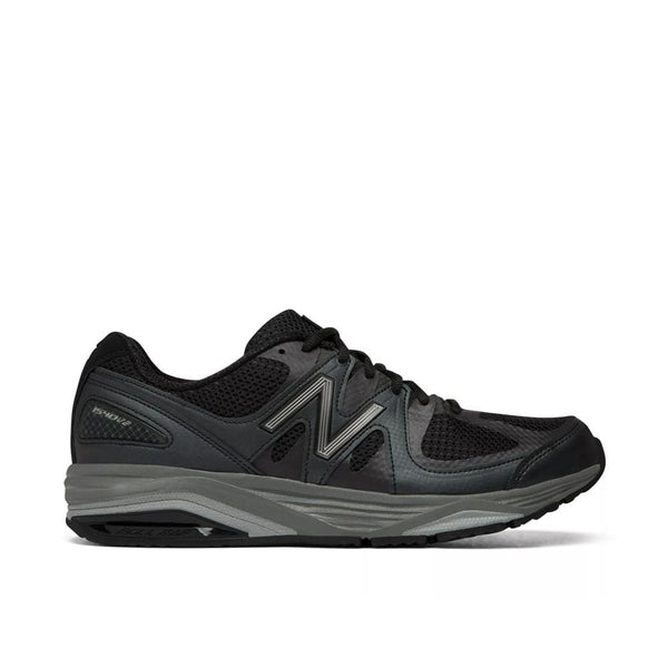 new-balance-shoe-black-with-  display picture 1