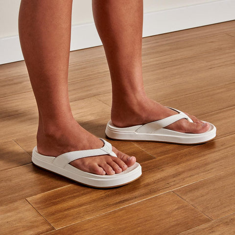 Olukai Womens Nu'a Pi'o Sandals - Bright White – Sole To Soul